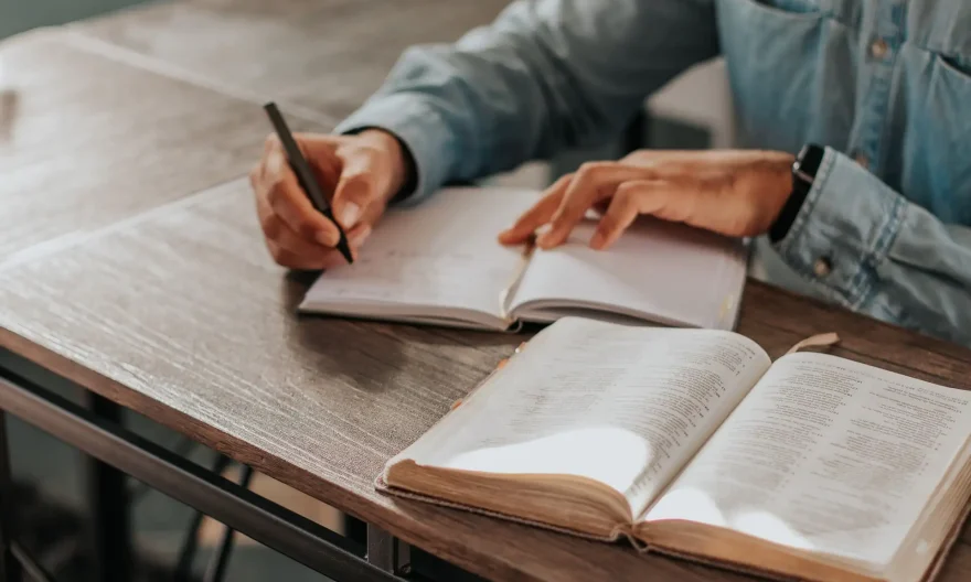 Perbedaan Analytical dan Hortatory Exposition Text